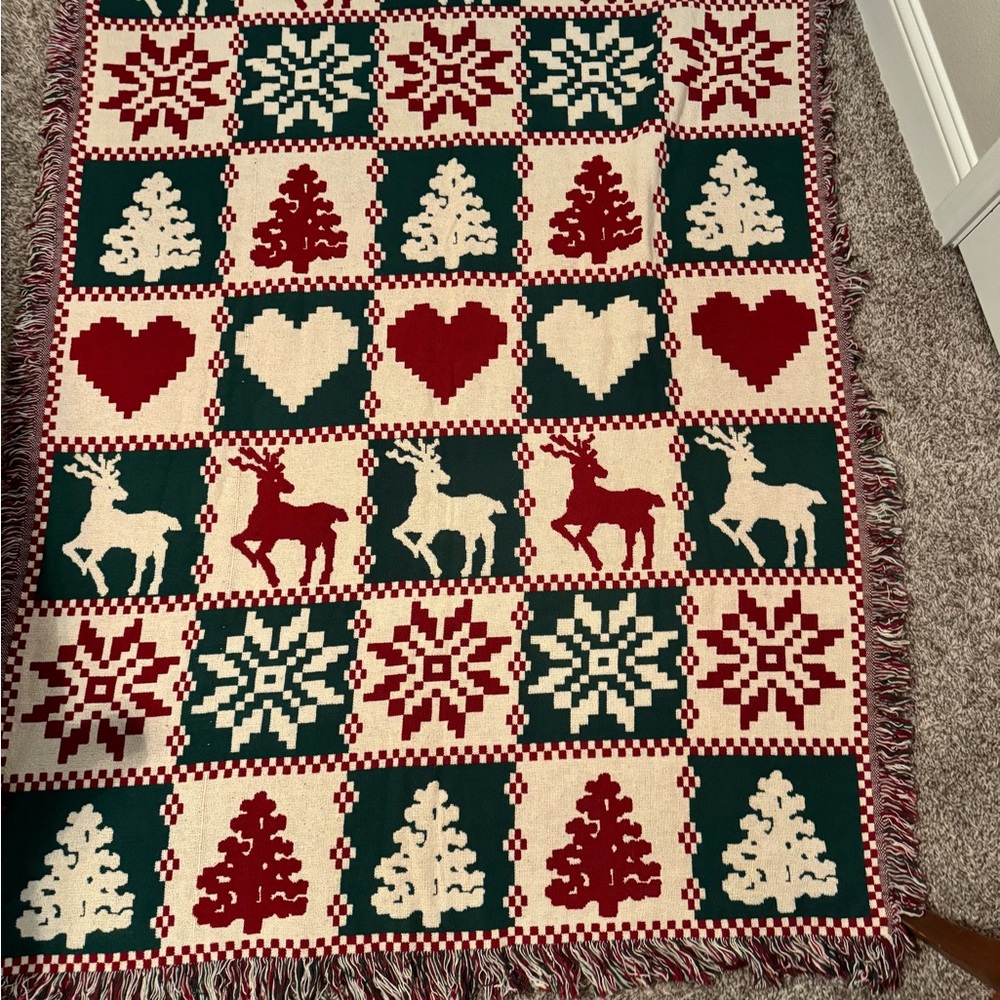 Festive Holiday Tapestry Throw Blanket - Red, Green, and Cream Colors
